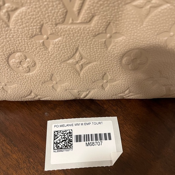 Louis Vuitton pouch - Picture 14 of 15